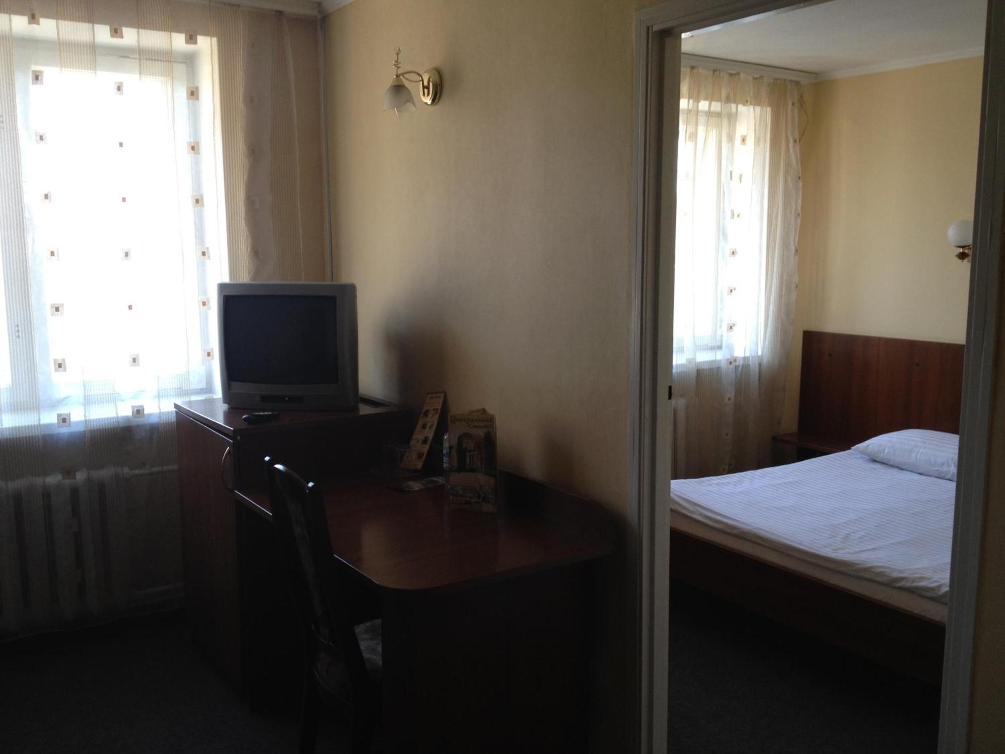 Tsentralniy Hotel Khmel'nyts'kyy Exterior photo