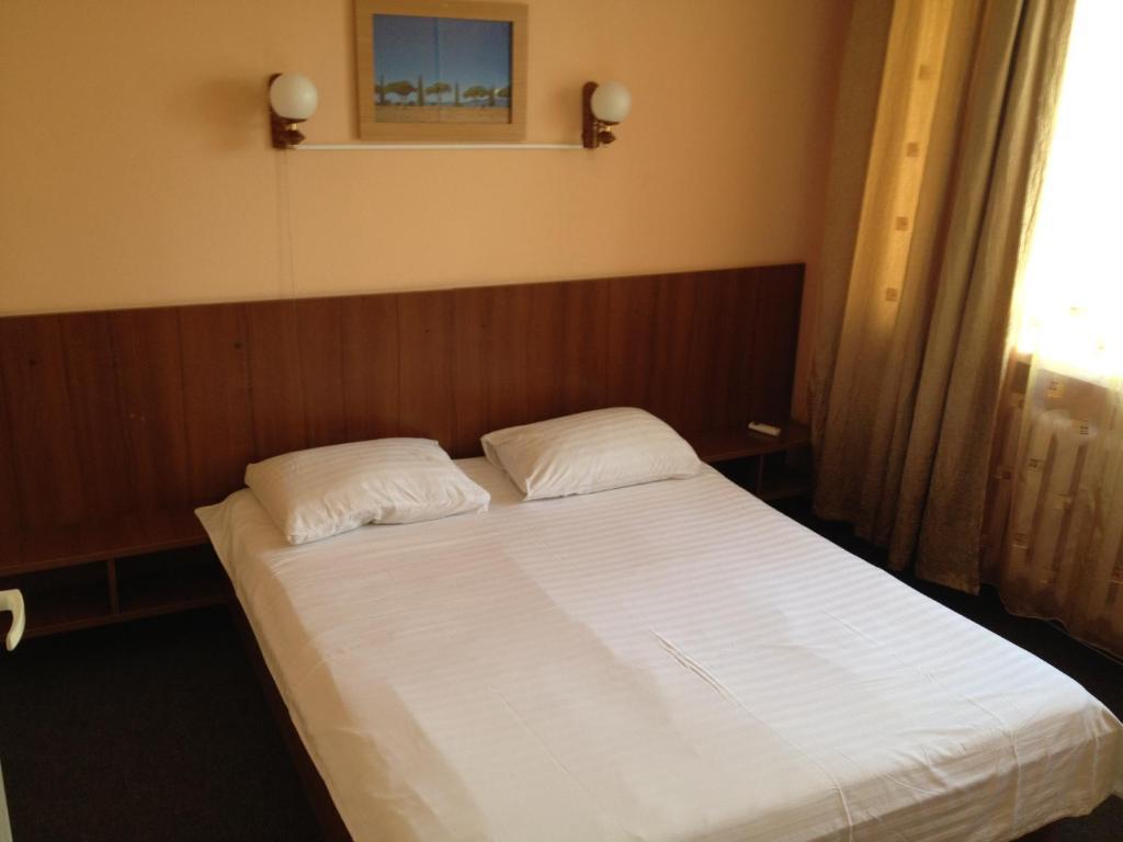 Tsentralniy Hotel Khmel'nyts'kyy Exterior photo